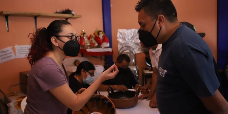 Verifica FONART que artesanos tlaxcaltecas empleen esmaltes libres de plomo