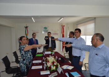 Toma protesta integrantes del comité de vinculación del CONALEP