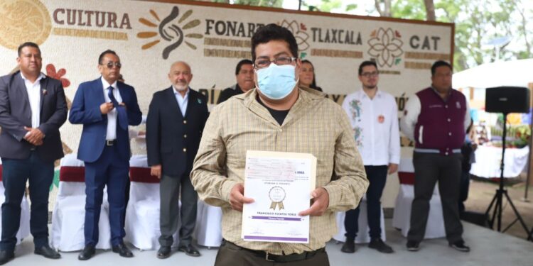 Premia CAT a ganadores del 31 concurso de arte popular Tlaxcala 2022 en el marco del día del artesano.