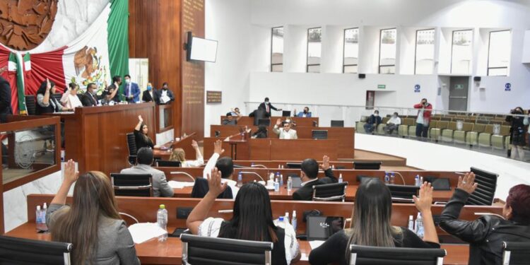 Avalan diputados terna enviada por la titular del Ejecutivo del Estado para designar a nuevo magistrado del TSJE