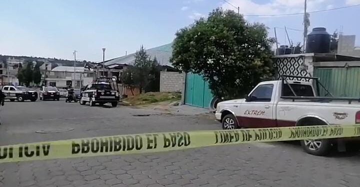 Incendio de una bodega y quema de pirotecnia atienden cuerpos de seguridad en Xaloztoc.