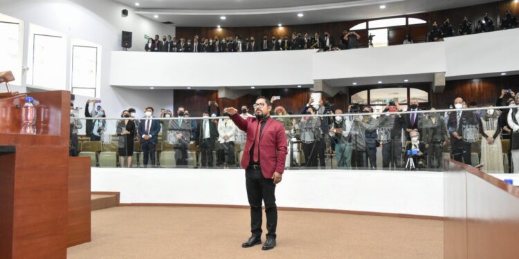 Congreso toma protesta a Enrique Acoltzi Conde como nuevo magistrado del TSJE