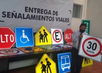 Entrega SMyT señalamientos viales al municipio de Tetla