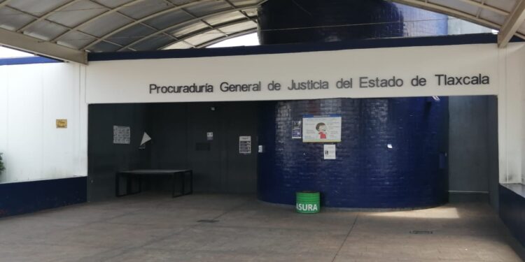 PGJE abre una investigación por accidente sobre la carretera Apizaco-Huamantla.