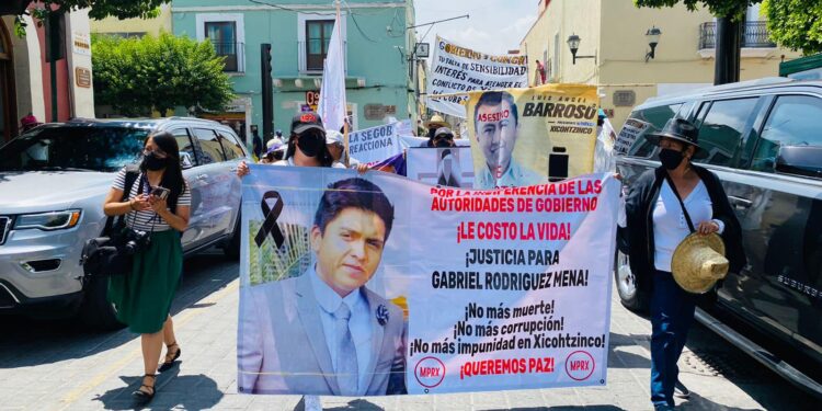 Llegan al Congreso del Estado y a Palacio de Gobierno MPRX.