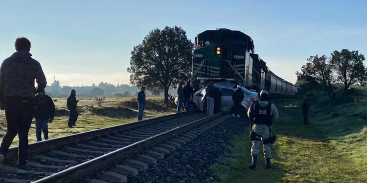 Se salva luego de ser arrastrado por el tren en Apizaco.