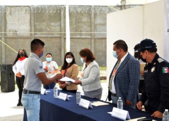 ICATLAX y SSC entregan 150 constancias de capacitación en el CERESO de Apizaco