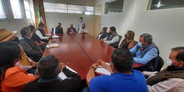Atiende secretaria de movilidad y transporte a concesionarios