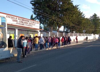 Padres de familia de la escuela Emiliano Zapata en Terrenate denuncian acoso sexual de profesores.