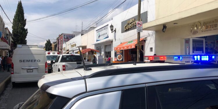 Muere hombre tras esperar atención médica en farmacia similares en Huamantla.