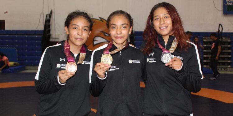 Luchadores tlaxcaltecas logran siete medallas en nacionales CONADE 2022