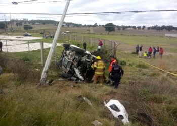 El heroico cuerpo de bomberos atendió accidente vial sobre la Apizaco-Tlaxco