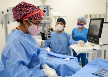 Inicia jornada de cirugías de cataratas gratuitas para el bienestar de personas en situación vulnerable.