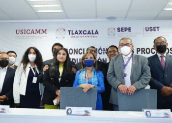 Atestigua gobernadora informe de procesos de asignación de plazas para maestras y maestros