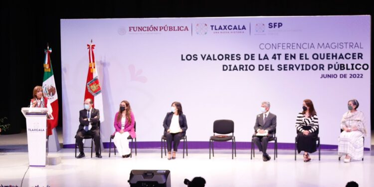 Llama gobernadora Lorena Cuéllar a funcionarios estatales a desempeñarse bajo los principios de la 4T