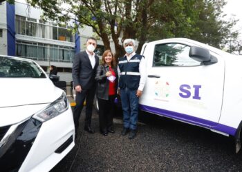 Entrega Gobernadora Lorena Cuéllar automóviles a trabajadores de la SI.