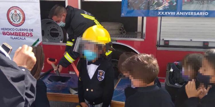 Bomberos de Tlaxcala capacita y brinda pláticas a escuelas y empresas.