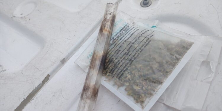 Detiene SCC a dos personas por posesión ilegal de arma de fuego y enervantes.