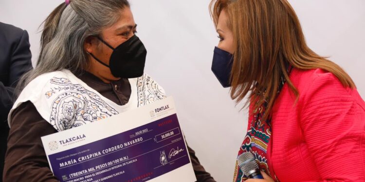 Entregó Gobernadora Lorena Cuéllar más de 2.1 mdp en créditos para proyectos productivos