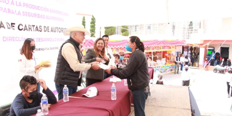 Impulsa SIA el desarrollo rural con entrega de apoyos