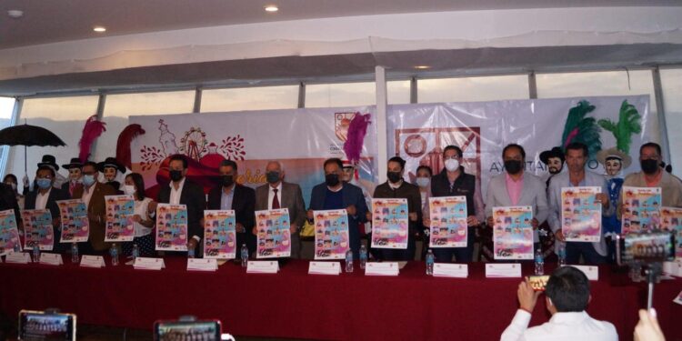 Presentan cartel de feria Chiautempan 2022.