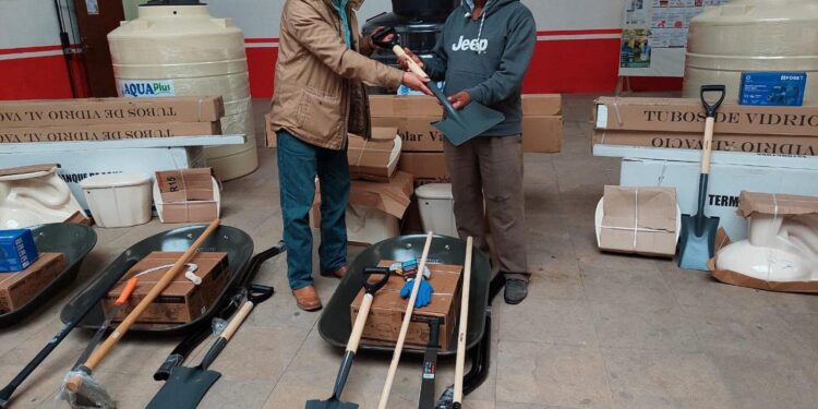 Entrega ayuntamiento de Cuapixtla apoyos subsidiados.