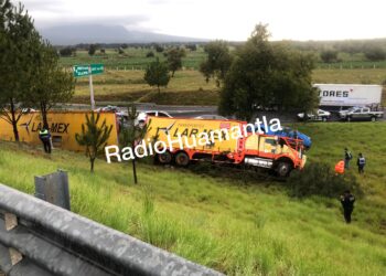 Varios lesionados y múltiples daños materiales deja accidente en la pista Amozoc – Perote.