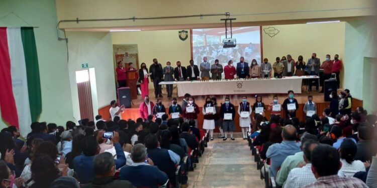 SEPE-USET premia a alumnos que participarán en concursos nacionales de matemáticas y ciencias