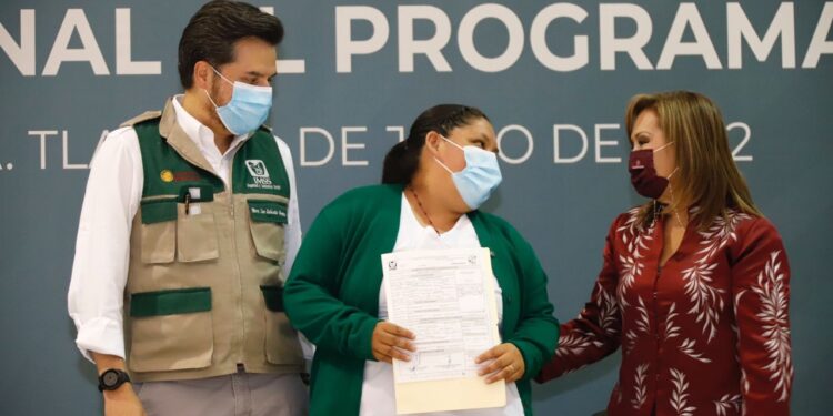 Otorgan gobierno del Estado e IMSS 300 bases más a personal de salud