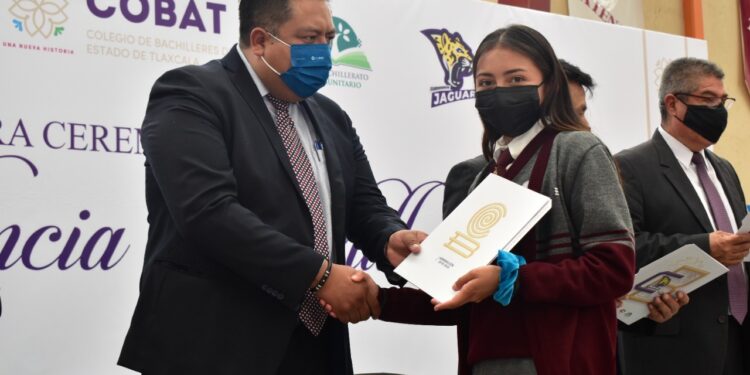 COBAT reconoce a los alumnos destacados