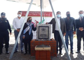 Colocó gobernadora Lorena Cuéllar primera piedra del c2 de santa cruz Tlaxcala
