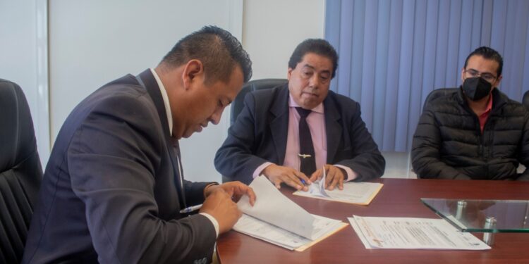 Firman convenio de colaboración Tecnológico de Tlaxco y casa de las artesanías.