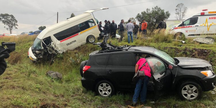 Al menos 17 heridos deja accidente automovilístico en Terrenate.