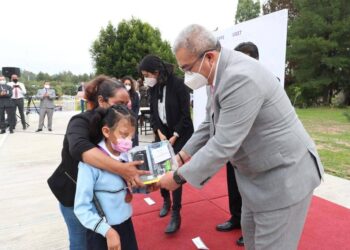 Reconoce SEPE-USET a estudiantes triunfadores de la olimpiada del conocimiento infantil 2022 y segunda feria de ciencias