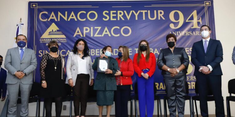 Asistió gobernadora Lorena Cuéllar al 94 aniversario de canaco Apizaco