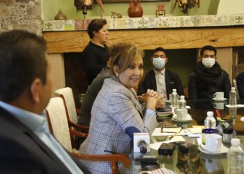 Recibe gobernadora a estudiantes de la UPTREP que participan en programa de movilidad nacional e internacional