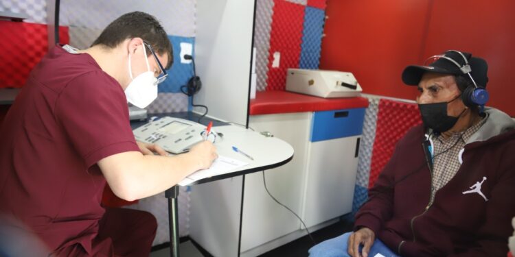 Inició APBPET jornada de entrega de auxiliares auditivos y prótesis dentales