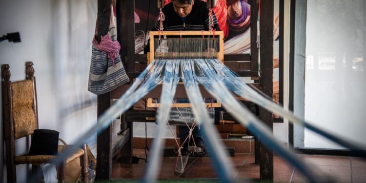 Obtienen artesanos tlaxcaltecas premios del X concurso nacional de textiles y rebozo 2022