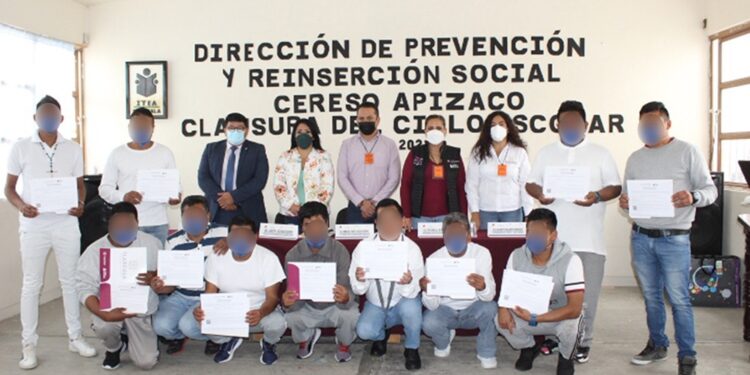 Personas privadas de su libertad terminan su educación básica