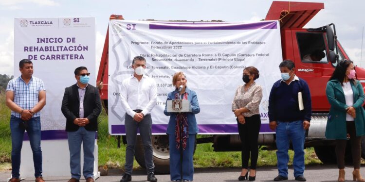 Encabezó gobernadora Lorena Cuéllar arranque de obras carreteras en Tlaxco y Terrenate