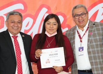 Festejan autoridades educativas y sindicales a trabajadores de apoyo y asistencia a la educación