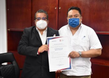 COBAT recibe donativo por el grupo difusión científica