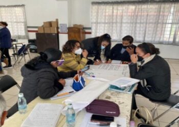 Atiende USET inquietudes de padres de familia en escuela “Juan Escutia” de Santa Apolonia Teacalco