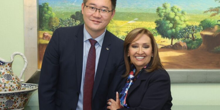 Se reúne gobernadora Lorena Cuéllar con representante del grupo automotriz chino GAC