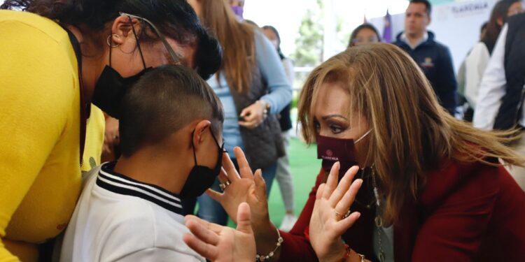 Entregó gobernadora 134 auxiliares auditivos para personas con discapacidad