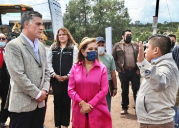 Supervisó gobernadora Lorena Cuéllar avances de obras carreteras en Xaltocan