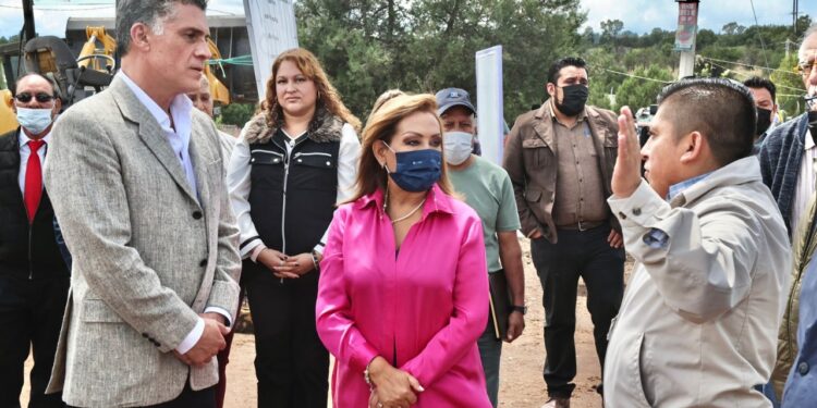Supervisó gobernadora Lorena Cuéllar avances de obras carreteras en Xaltocan