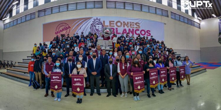 La educación debe servir para igualar oportunidades: rector de la UPTX