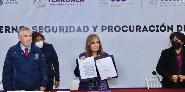 Firmó gobernadora Lorena Cuéllar decreto para regular venta y consumo de alcohol en Tlaxcala