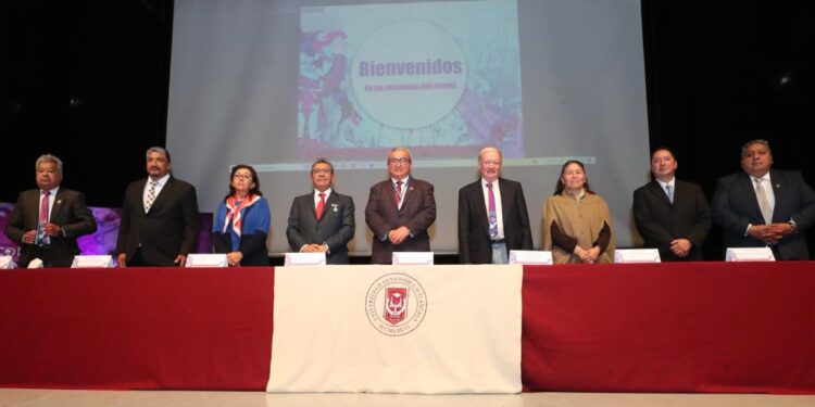 Analizan directivos, docentes y alumnos la evaluación educativa